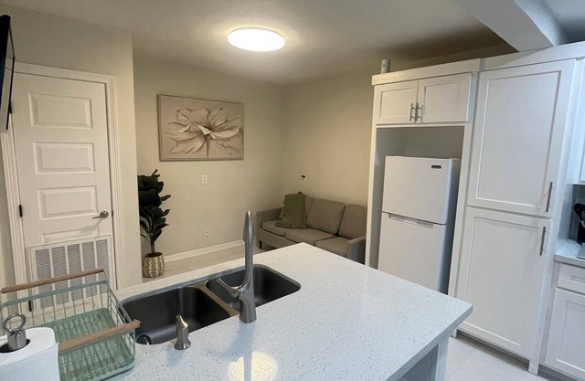 Charming 2-bedroom apartment with AC, WiFi near SpaceX and Brownsville Airport