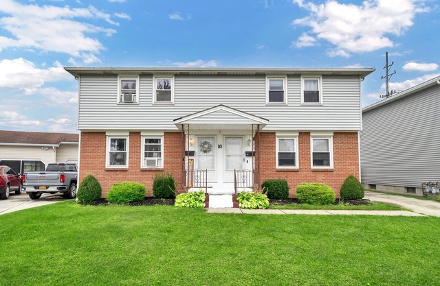 Charming 2-bedroom apartment near airport in peaceful Cheektowaga