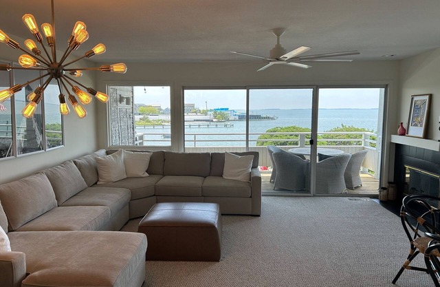 Charming 2-bedroom townhome with sweeping bay views in Dewey Beach