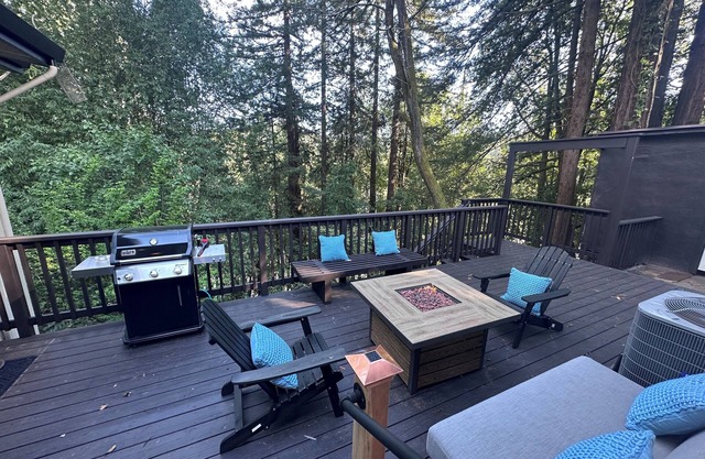 Charming 2-bedroom home tucked in the Redwoods but only steps from downtown…