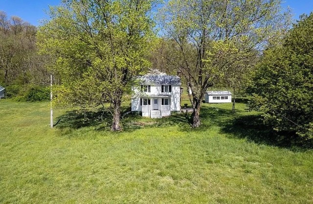 Charming 2-bedroom house farmhouse 15 minutes from downtown Harrisonburg & JMU