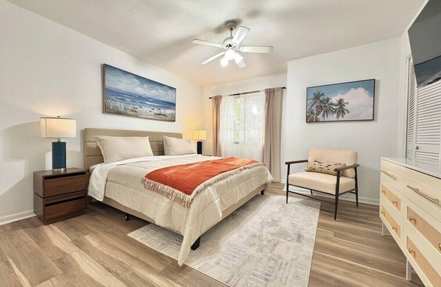 Charming 2-bedroom townhome with AC, WiFi in lovely Jacksonville