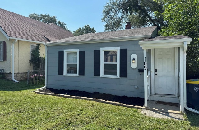 Charming 2-bedroom house in delightful Waldo area.