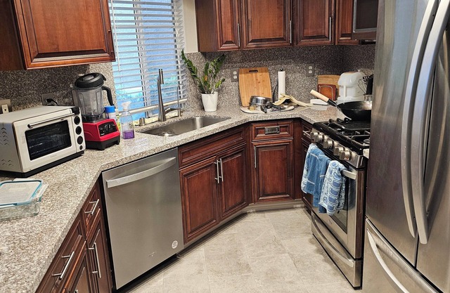 Charming 2-bedroom condo in beautiful Foothill Ranch.