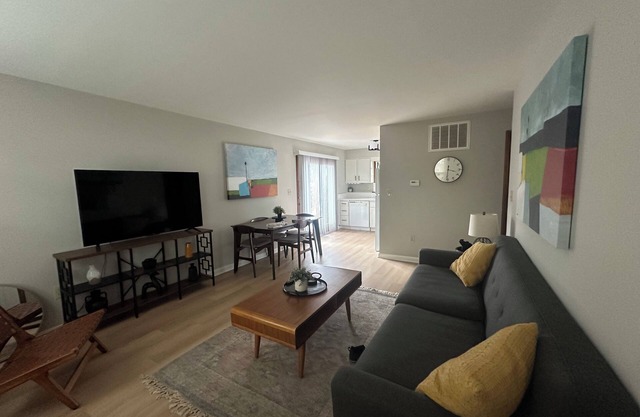 Charming 2 Bedroom Apartment in Libertyville