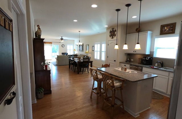 Charming 2-bedroom house with backyard and patio near Lake Norman