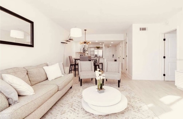 Charming 2-bedroom condo with ocean front view in wonderful Ormond Beach
