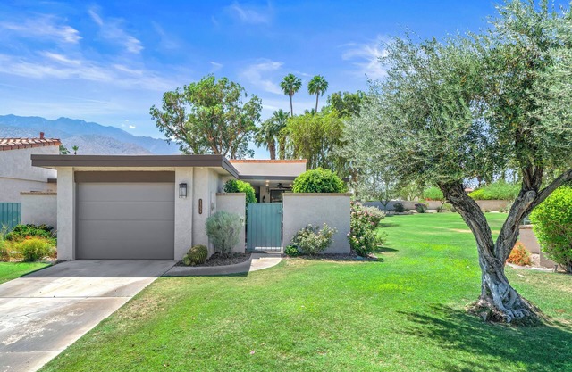 Charming 2-bedroom Palm Springs condo, 6 Pools & Racquet Sports