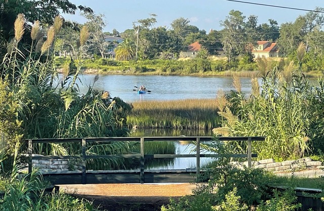 Charming 2-bedroom cottage with access to Pretty Bayou & the Gulf of Mexico.