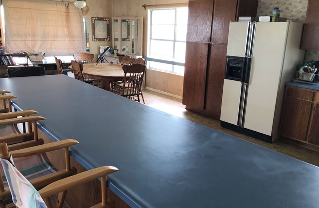 Charming 2-bedroom house with a beautiful view, WiFi, AC in Olivia