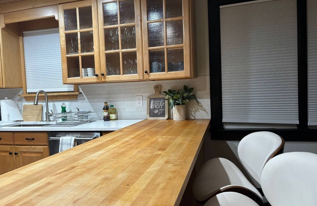 Charming 2-bedroom house w/ WiFi and AC located in the beautiful Hudson Valley.