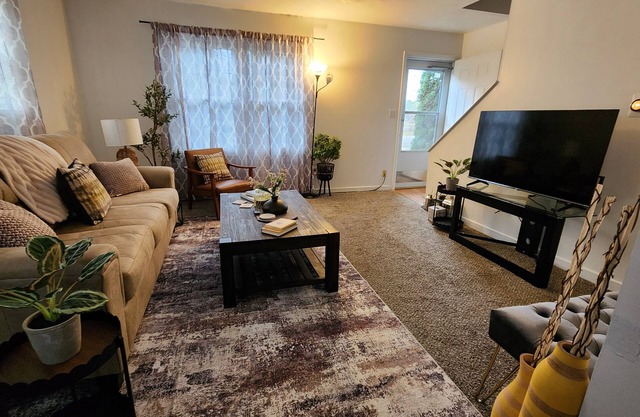 Charming 2-bedroom townhome with WiFi, AC in enchanting Proctorville