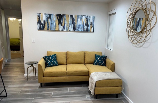 Charming 2-bedroom house in San Leandro with WiFi and AC