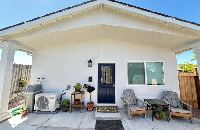 Charming 2-bedroom cottage with WiFi, AC in Santa Maria