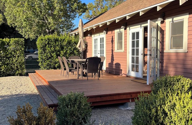 Charming 2-bedroom bungalow in Santa Paula with WiFi, AC