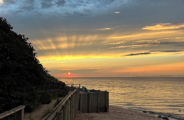 Charming 2-Bedroom Cottage Just Steps Away From Private Beach!