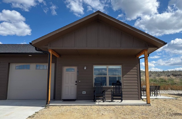 Charming 2-bedroom house in Stevensville with AC, WiFi