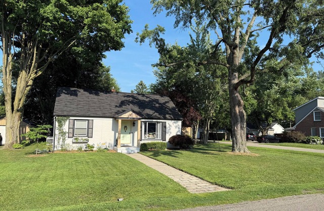 Charming 2-bedroom house in beach community