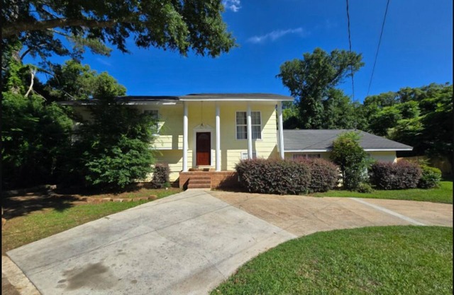 Charming 2-bedroom house in marvelous Tallahassee with AC, WiFi