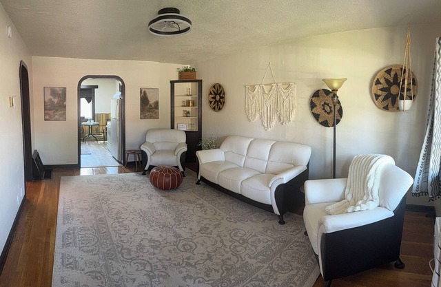 Charming 2-bedroom duplex in Thermopolis. Walkable to coffee shops, restaurants.