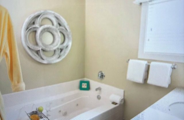 Charming 2-bedroom townhome in nice Williamsburg with WiFi, fitness room