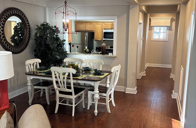 Charming 2-bedroom condo in delightful Williamsburg with fitness room, WiFi