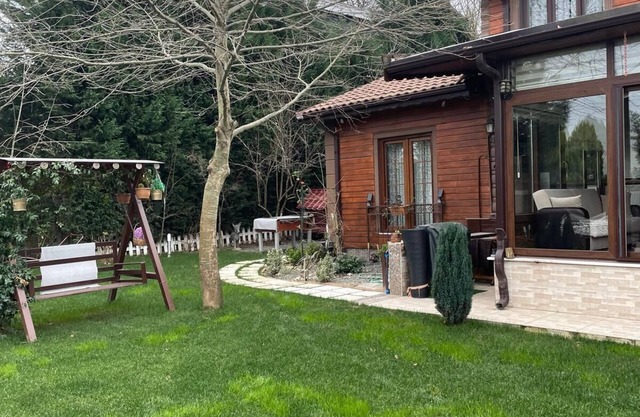 Charming 2-bedroom villa with hot water Pool, AC, WiFi in peaceful Sapanca