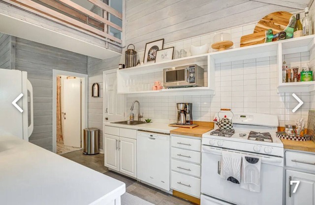 Charming 2-bedroom villa in serene Holmes with AC, WiFi