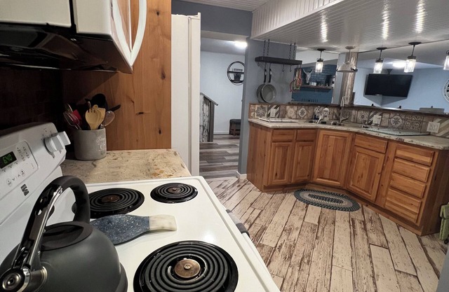 Charming 2-bedroom villa with WiFi, AC close to Salida Colorado!