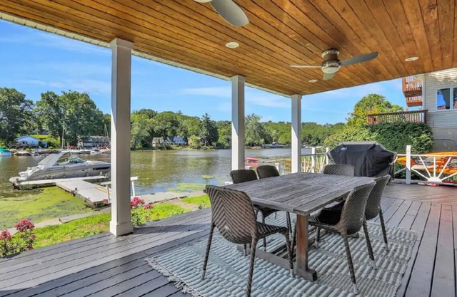 Charming 2-bedroom Waterfront home with boat access in Saugerties