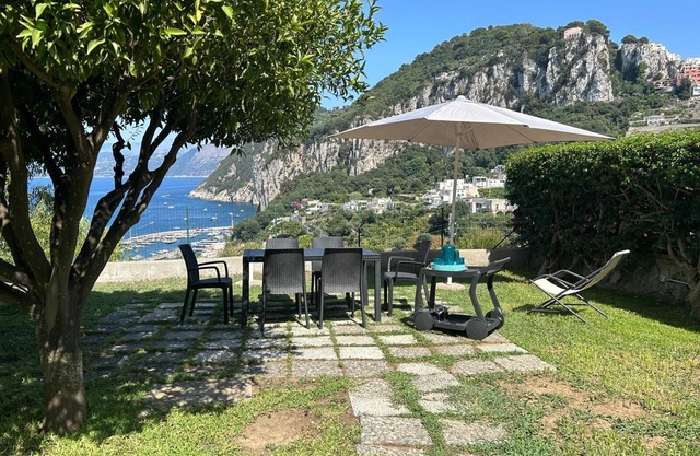 Charming 2 bedrooms, 2 bathroom luxury apartement. Wonderful view on the gulf