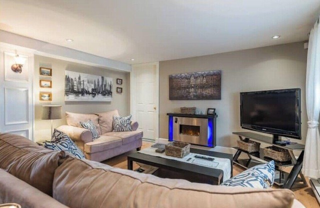 Charming 2 bedrooms suite in character home