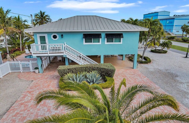 Charming 2-BR house in fabulous Marathon with Pool and Dock