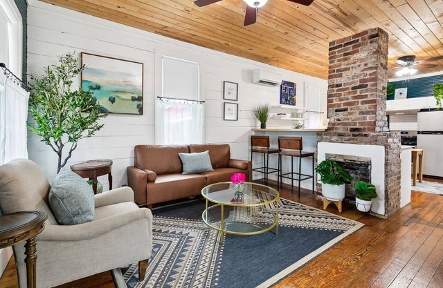 Charming 2 br located near LSU & other amenities. WIFI included. Pet Friendly.