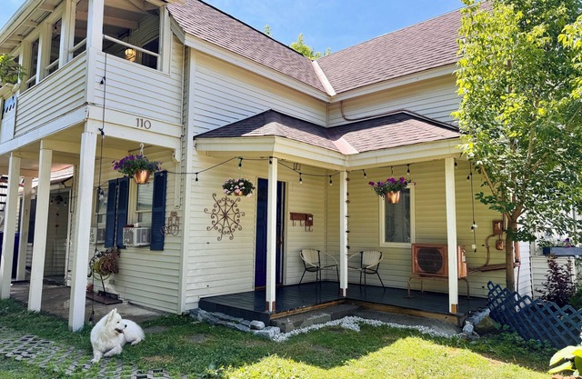 Charming 2 BR Pet Friendly House w Garden in fabulous Burlington's Old North End