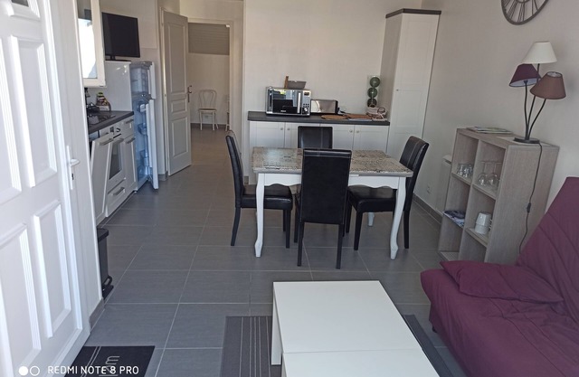 Charming 2-star apartment 200 m from the beach and shops
