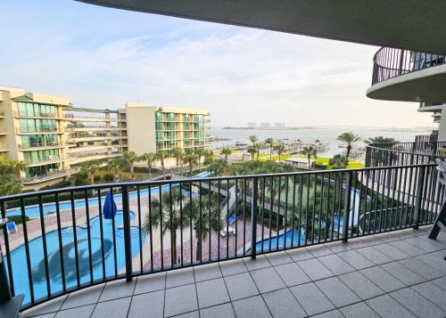 Charming 2bd/2ba w/Bay View, Pool w/Lazy River