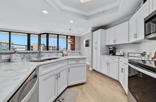 Charming 2bd/2ba w/ Bay View, Pool w/ Lazy River