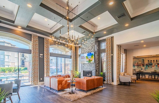 Charming 2BD Apartment in West Gate with Pool Gym Parking