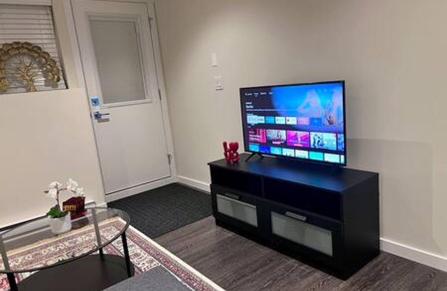 Charming 2BD Basement Suite, Surrey!