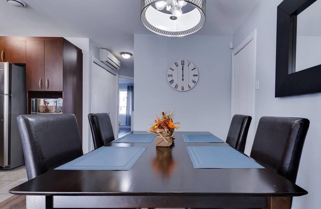 Charming 2BDR APT Close to DT MTL with FREE PARKING - All Inclusive Monthly Stay