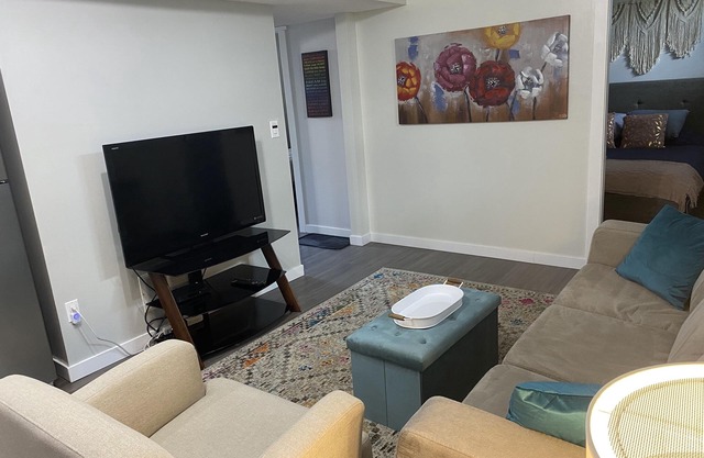 Charming 2BDR Suite near CN Center