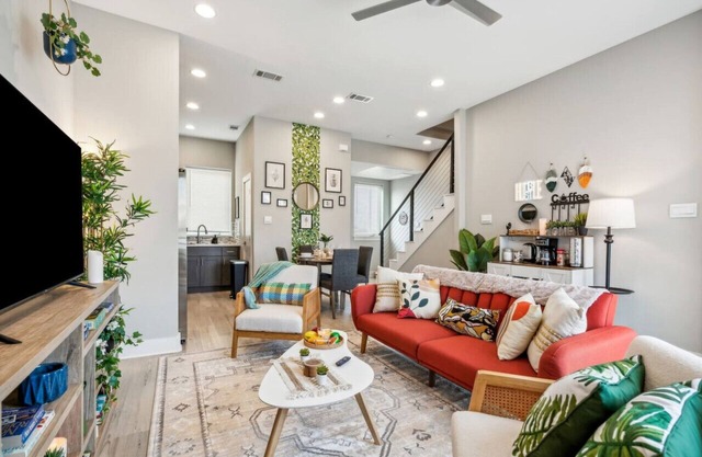 Charming 2BDTownhouse: JOYfull &Magnolia walkable!