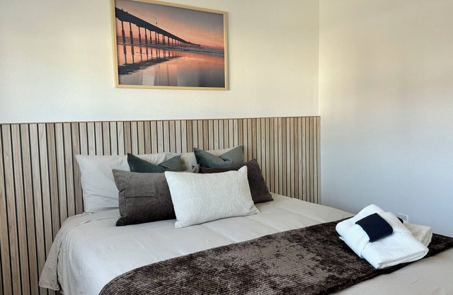 Charming 2BR AC Heater Garage WiFi 5 min Walk to Beach, Pier & Restaurants