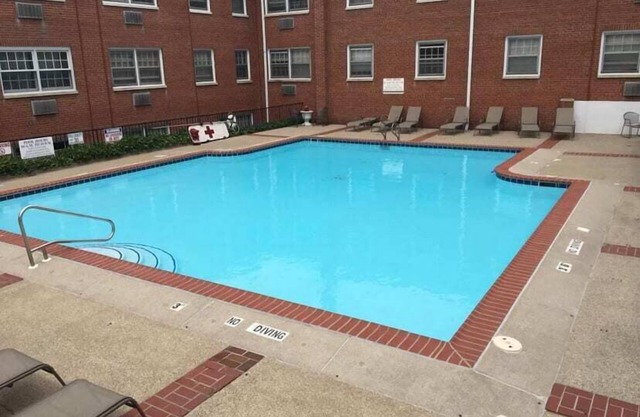 Mitten | Heritage Hill | Verfeinert 2 BR