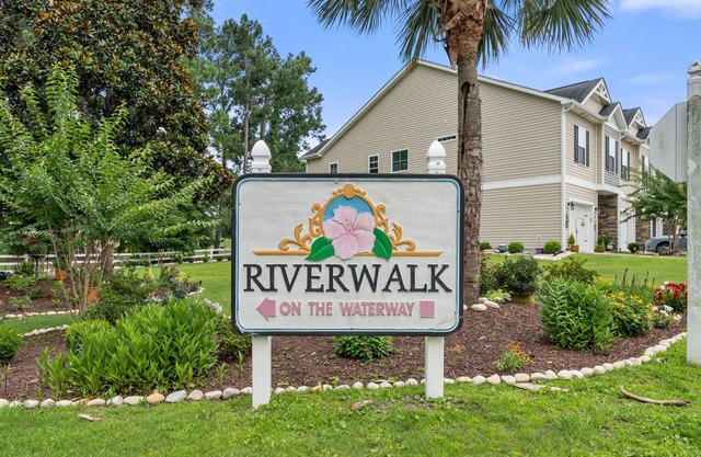 Charming 2BR apartment w/WiFi, Patio & Pools