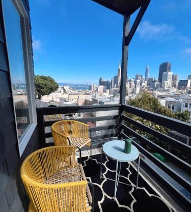Charming 2BR Cottage with Bay and City Views-Gated Luxury Private Place