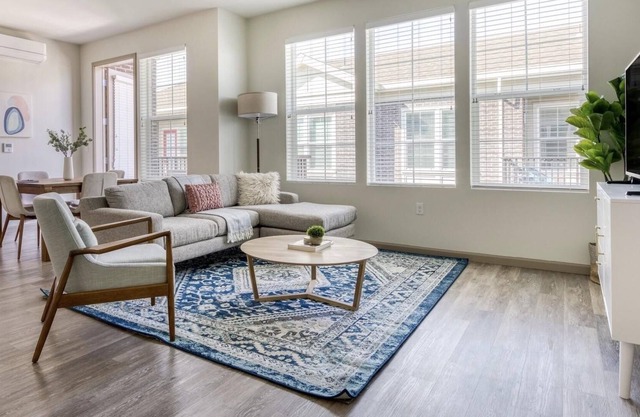 Charming 2BR in Pleasanton, Parking + Pet-Friendly