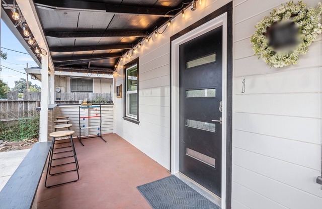 Charming 2BR in West Sac w/ Laundry & Patio