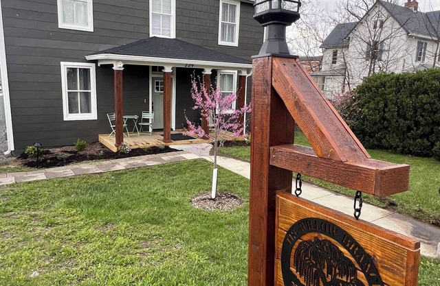 Charming 2BR Top-Floor Suite Renovated 1870 Home Porch, Fire Pit, Full Amenities
